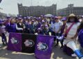 Mujeres pintan de violeta la CDMX para conmemorar el 8M