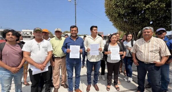 Alcaldes de Pajapan y Tatahuicapan, José Luis González Hernández y Vladimir González