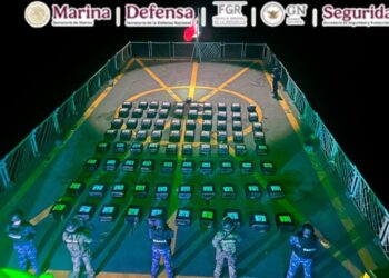 Asegura Marina casi dos toneladas de presunta cocaína frente a costas de Guerrero