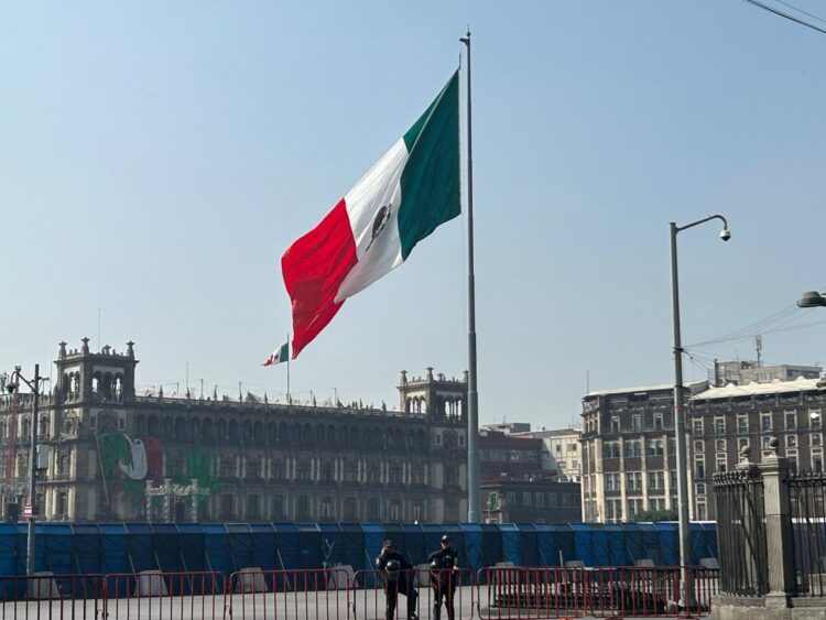 Actividad económica cae 0.9% en enero, su peor baja en 13 meses