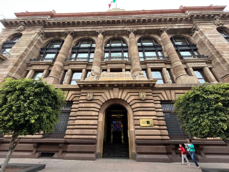 Banxico advierte elevada incertidumbre en economías regionales durante 2026