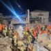 Bomberos buscan sobrevivientes en un edificio donde había una residencia para ancianos, en Belo Horizonte
