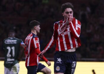 Chivas imparable, golea 5-0 a León y es otra vez superlíder