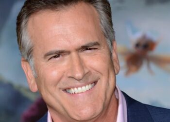 Bruce Campbell, estrella de Evil Dead, fue diagnosticado con un tipo de cáncer tratable pero no curable, y pausará algunas actividades para enfocarse en su tratamiento. | AMEXI/FOTO: RRSS