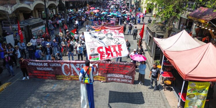 Así el primer día del paro de la CNTE en el Zócalo de la CDMX