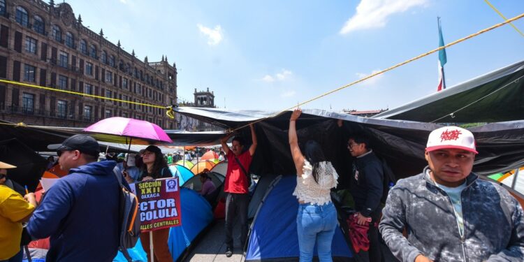 Así el primer día del paro de la CNTE en el Zócalo de la CDMX