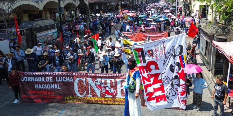 Así el primer día del paro de la CNTE en el Zócalo de la CDMX