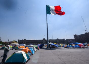 Así el primer día del paro de la CNTE en el Zócalo de la CDMX