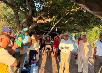 Los campesinos señalaron que a pesar de la restitución legal de sus tierras, continúan las amenazas, presión y riesgo de violencia.