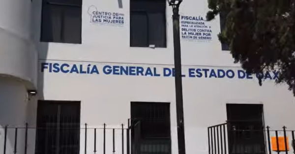 La madre se manifestó frente a la Vicefiscalía de Justicia por Razón de Género