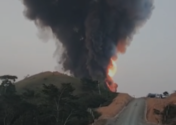 Fuera de control incendio en pozo de Pemex, en Las Choapas, Veracruz