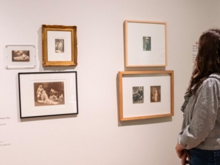 “Catalina Guzmán. Photo Chic” reúne 130 piezas sobre la trayectoria de la fotógrafa mexicana en el Museo Nacional de San Carlos. | AMEXI/FOTO: cultura.gob.mx