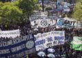 Trabajadores argentinos protestaron contra la reforma laboral aprobada en el Senado