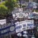 Trabajadores argentinos protestaron contra la reforma laboral aprobada en el Senado