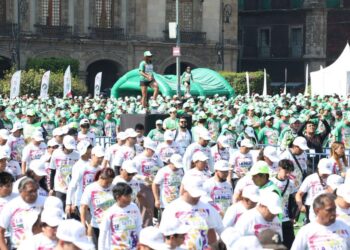 Récord Guinness. La clase de futbol más grande del mundo en el Zócalo de la CDMX. AMEXI/ Foto: La Isabel