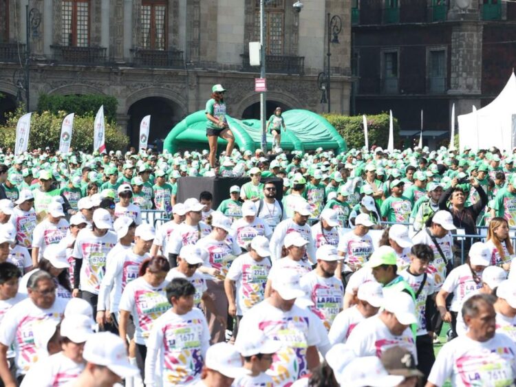 Récord Guinness. La clase de futbol más grande del mundo en el Zócalo de la CDMX. AMEXI/ Foto: La Isabel