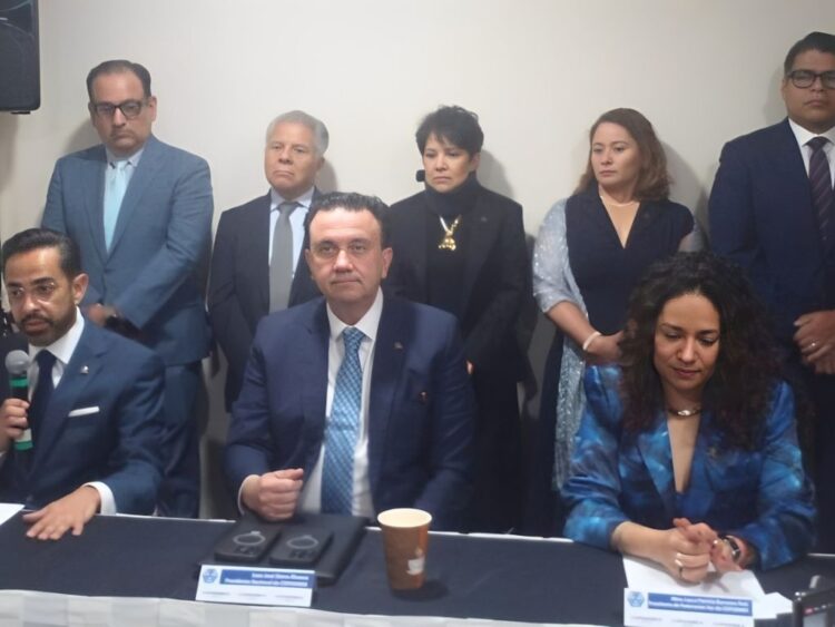 Coparmex empresarios mexicanos, arrodillados por la extorsión.