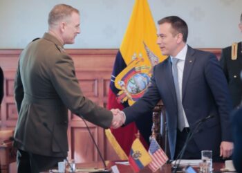 El presidente de Ecuador, Daniel Noboa, y el comandante del Comando Sur, general Francis L. Donovan, acordaron coordinarse para combatir el crimen organizado transnacional.