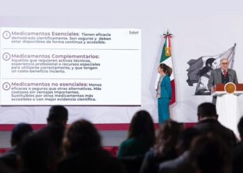 David Kershenobich habla sobre la eliminación de medicamentos no esenciales. AMEXI Foto Presidencia