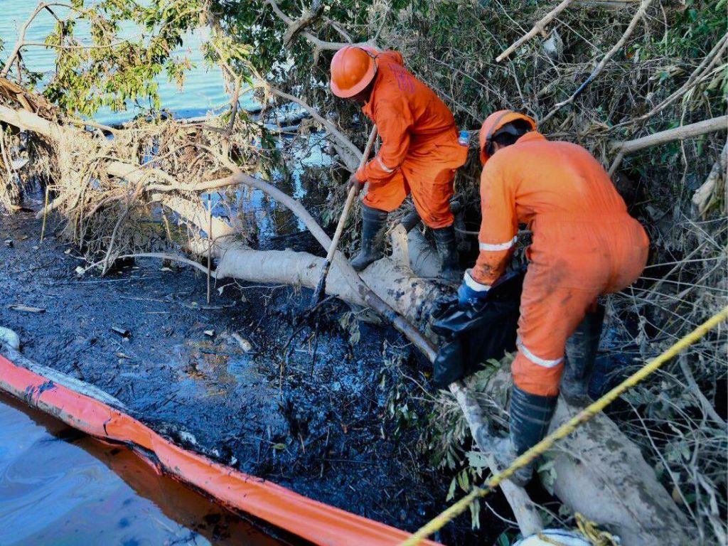 Derrame petrolero en el Golfo. Contaminación en el río Pantepec