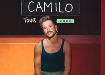 El cantante colombiano Camilo durante un anuncio promocional de su gira internacional 2026, destacando su conexión con el público y su comunidad de fans.