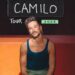El cantante colombiano Camilo durante un anuncio promocional de su gira internacional 2026, destacando su conexión con el público y su comunidad de fans.
