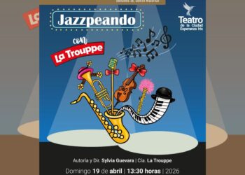 Integrantes de La Trouppe actúan en el espectáculo “Jazzpeando” con títeres, música jazz en vivo y vestuarios coloridos en el Teatro de la Ciudad Esperanza Iris.