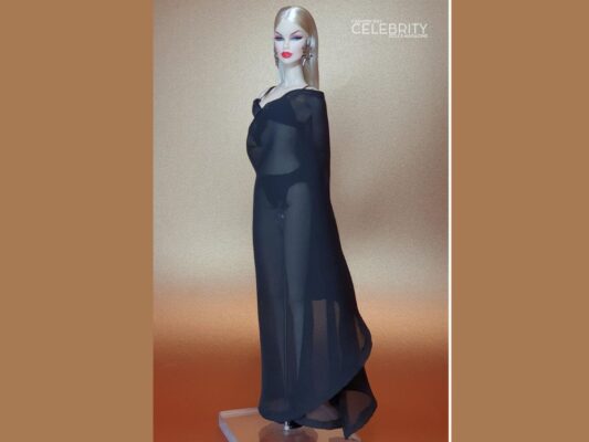 Diseño de alta costura en miniatura creado para el concurso Celebrity Dolls 2026, inspirado en uno de los cuatro elementos.