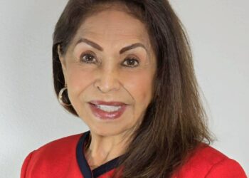 La autora venezolana Delfina Rivas, residente en Florida, promueve la evolución espiritual y el autoconocimiento en su obra literaria.