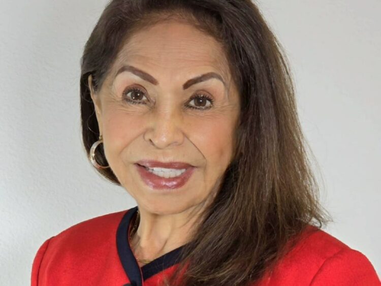 La autora venezolana Delfina Rivas, residente en Florida, promueve la evolución espiritual y el autoconocimiento en su obra literaria.