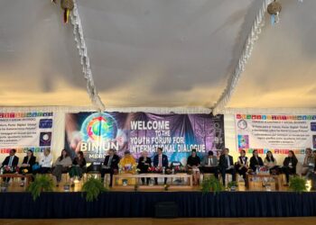 Estudiantes de diversas nacionalidades reunidos en el Colegio Carol Baur durante la inauguración del Foro Juvenil de Diálogo Internacional de BIMUN 2026.