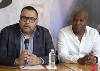 Aquivaldo Mosquera durante encuentro con medios tras confirmar acuerdo con Karla Pineda sobre la convivencia de su hijo.