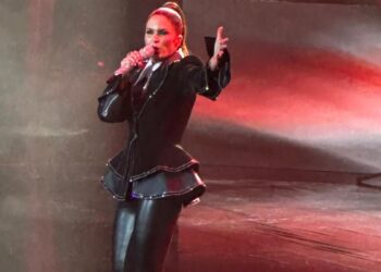 Lucero celebra 46 años de carrera con un concierto lleno de nostalgia y éxitos en su esperado regreso en solitario.