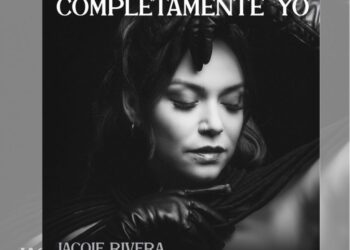 La cantante Jacqie Rivera promociona su sencillo Completamente Yo, una canción acústica que explora su proceso personal y artístico.