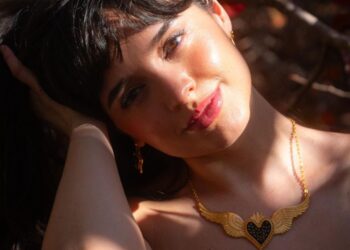 Maura Nava interpreta un tema en el escenario previo a la presentación de Il Volo durante su gira World Tour 2026–2027 en México.