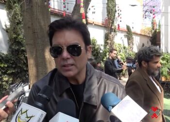 El actor Jorge Luis Pila posa durante una entrevista en su regreso a las telenovelas mexicanas, donde habla sobre su nuevo proyecto y su trayectoria.