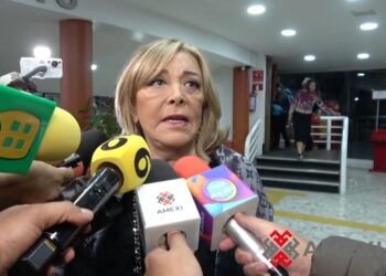 Sylvia Pasquel ofrece declaraciones a medios y confirma su presentación teatral en el Senado, donde llevará la obra “La profesora” con entrada libre.