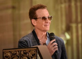 El cantante Emmanuel durante la misa de acción de gracias por sus 50 años de carrera en la Catedral Metropolitana de la Ciudad de México.