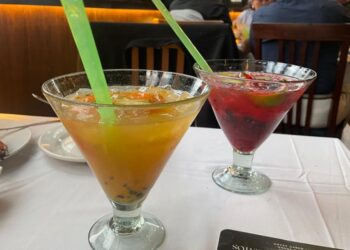 Interior del restaurante Sal e Brasa Miramontes, un espacio con ambiente elegante y oferta de buffet y cortes de carne en el sur de la Ciudad de México.