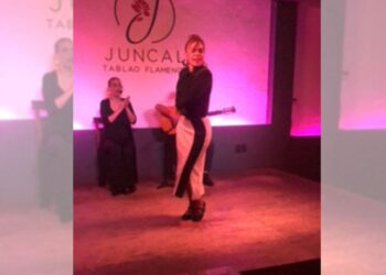 La bailaora María Juncal ofrece un adelanto de su espectáculo flamenco antes de presentarse en el Teatro de la Ciudad Esperanza Iris de Ciudad de México.