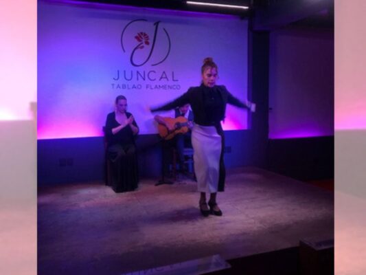 La bailaora María Juncal ofrece un adelanto de su espectáculo flamenco antes de presentarse en el Teatro de la Ciudad Esperanza Iris de Ciudad de México.