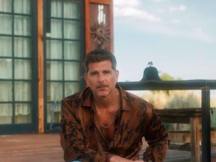 Christian Meier durante entrevista, promocionando su nuevo álbum “Así es la ley”.