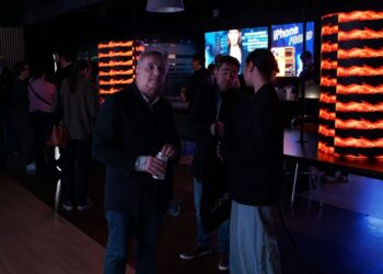 Showroom de LEDEC Technology en Madrid con pantallas LED de gran formato destinadas a proyectos audiovisuales y señalización digital.