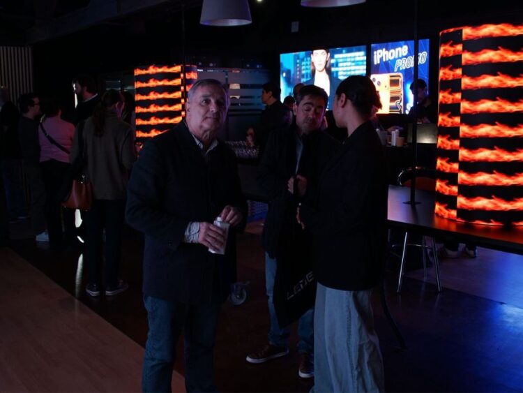 Showroom de LEDEC Technology en Madrid con pantallas LED de gran formato destinadas a proyectos audiovisuales y señalización digital.