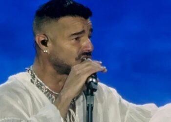 El cantante puertorriqueño Ricky Martin interpreta sus éxitos ante miles de fans durante su presentación de Live México 2026 en el Estadio Fray Nano.