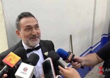 El actor Alejandro Ibarra habla sobre la boda de su personaje en la telenovela Sabor a ti durante un encuentro con medios.