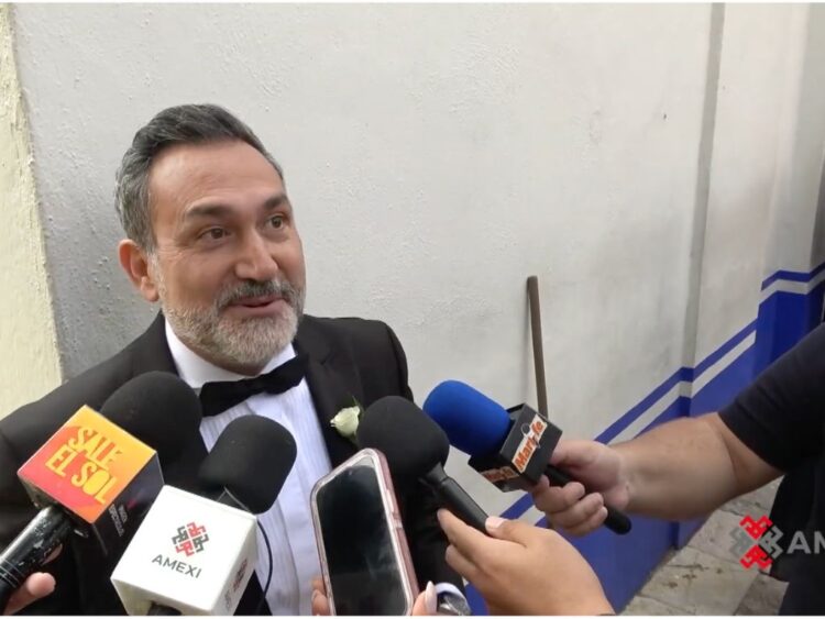 El actor Alejandro Ibarra habla sobre la boda de su personaje en la telenovela Sabor a ti durante un encuentro con medios.