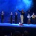 María Juncal baila flamenco sobre el escenario del Teatro de la Ciudad Esperanza Iris durante una presentación llena de fuerza y emoción.