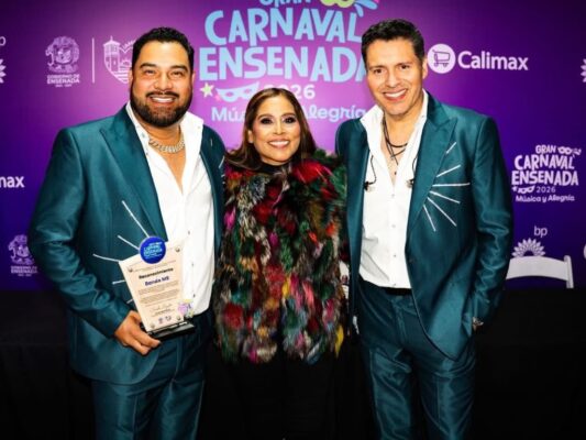 Multitud de asistentes disfruta el concierto de Banda MS durante el Gran Carnaval de Ensenada 2026 en el bulevar Costero.