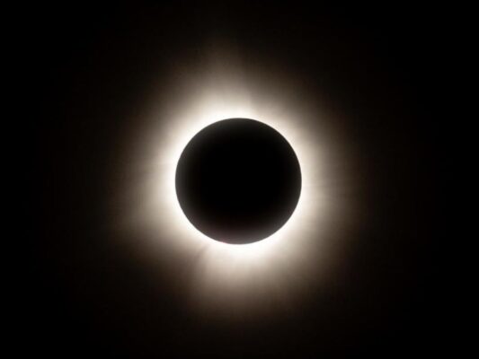 La NASA confirmó que el 2 de agosto de 2027 ocurrirá el eclipse solar total más largo del siglo XXI, pues durará seis minutos y 23 segundos. 